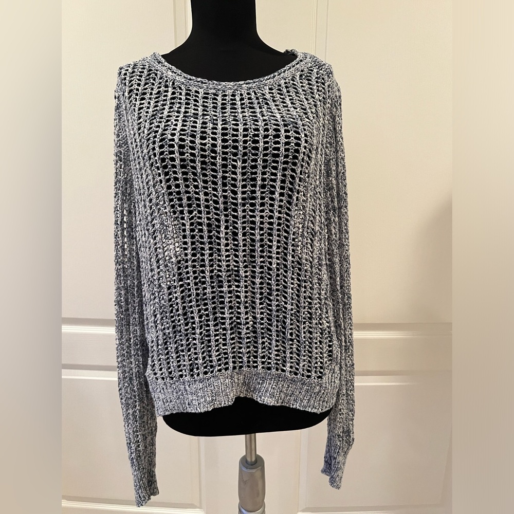 EUC White & Warren coastal sweater. Size M. Gorgeous & ready to take on a trip!